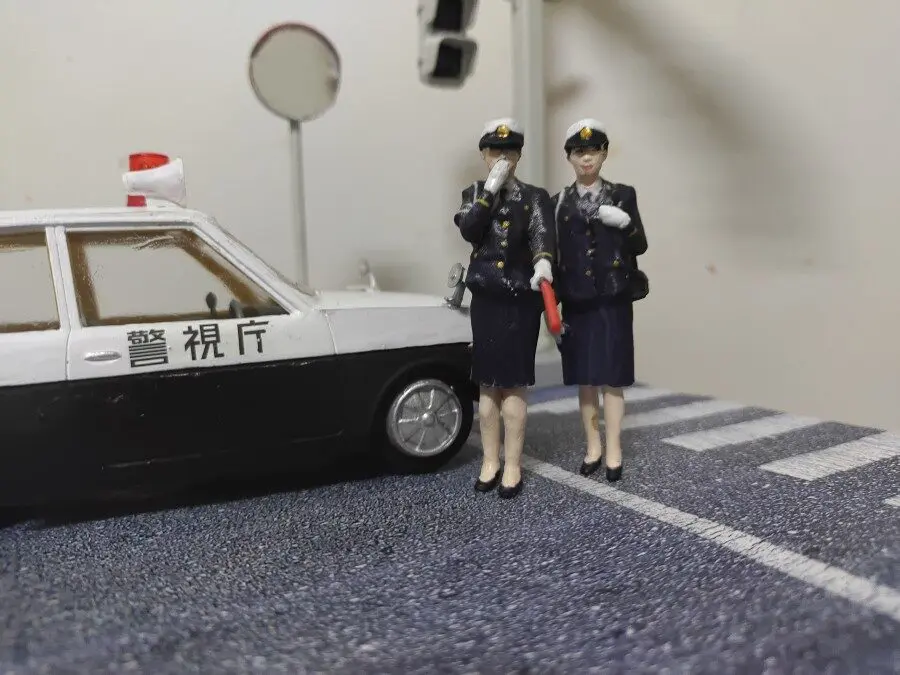 214＊品 婦警さんと子どもの像 横断歩道用人形 婦人警察官 坊や